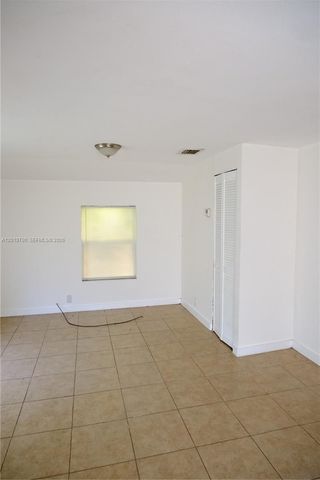 1455 NE 146th St B, Miami, FL 33161