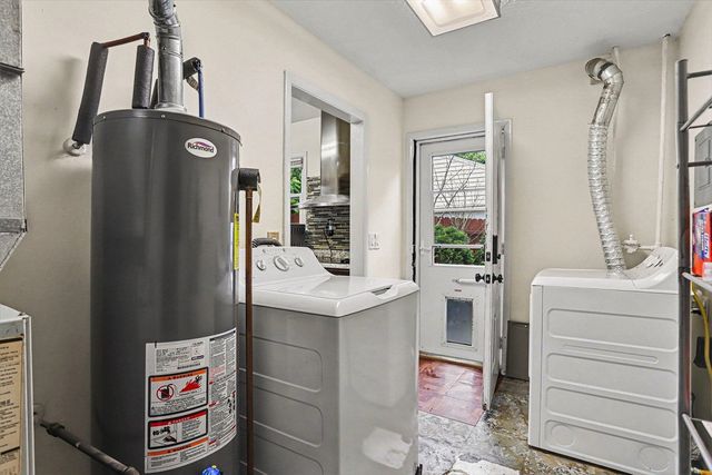 2207 Homecrest Avenue, Kalamazoo, MI 49001