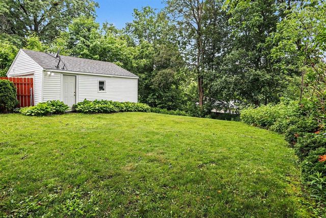 2207 Homecrest Avenue, Kalamazoo, MI 49001
