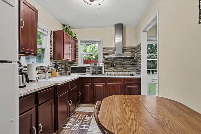 2207 Homecrest Avenue, Kalamazoo, MI 49001