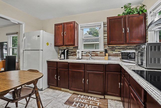 2207 Homecrest Avenue, Kalamazoo, MI 49001