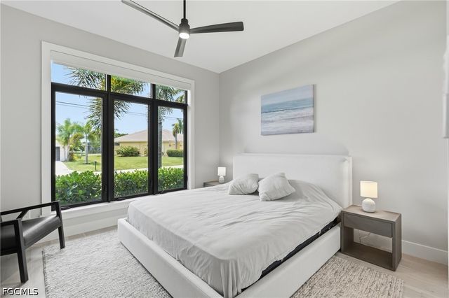 4949 Seville CT, Cape Coral, FL 33904