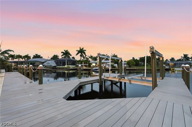 4949 Seville CT, Cape Coral, FL 33904