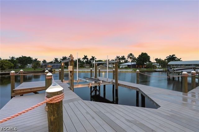 4949 Seville CT, Cape Coral, FL 33904