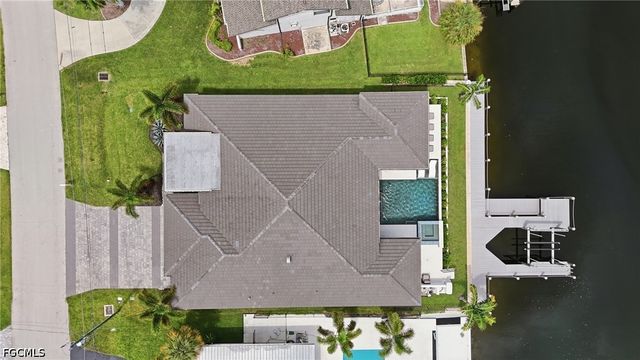 4949 Seville CT, Cape Coral, FL 33904