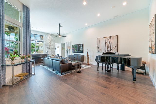 712 Verona Court, Weston, FL 33326