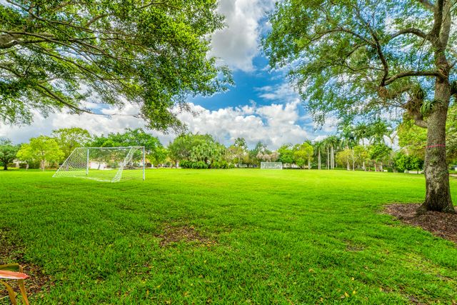 712 Verona Court, Weston, FL 33326