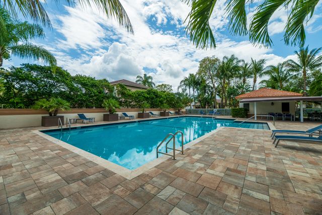 712 Verona Court, Weston, FL 33326