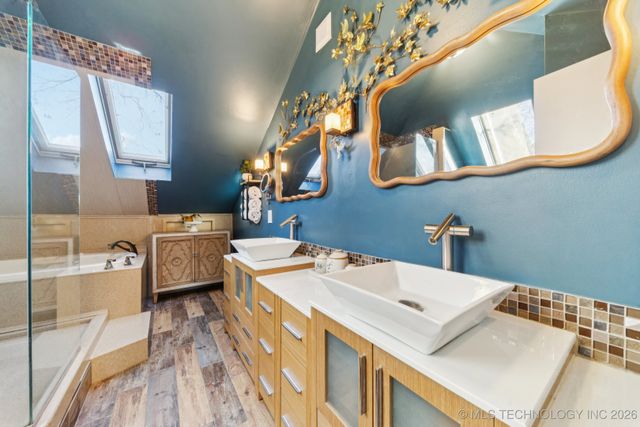 1544 S Columbia Place, Tulsa, OK 74104