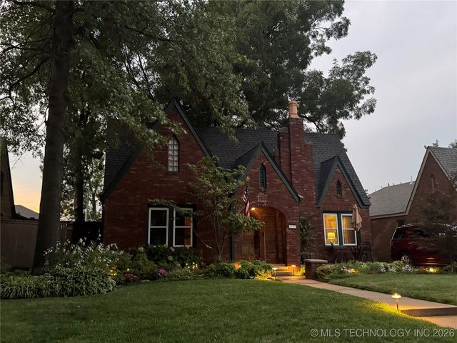 1544 S Columbia Place, Tulsa, OK 74104