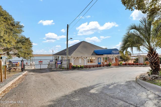 496 Captain Beam Boulevard, Hampstead, NC 28443