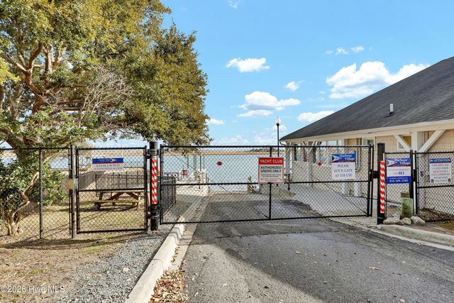 496 Captain Beam Boulevard, Hampstead, NC 28443