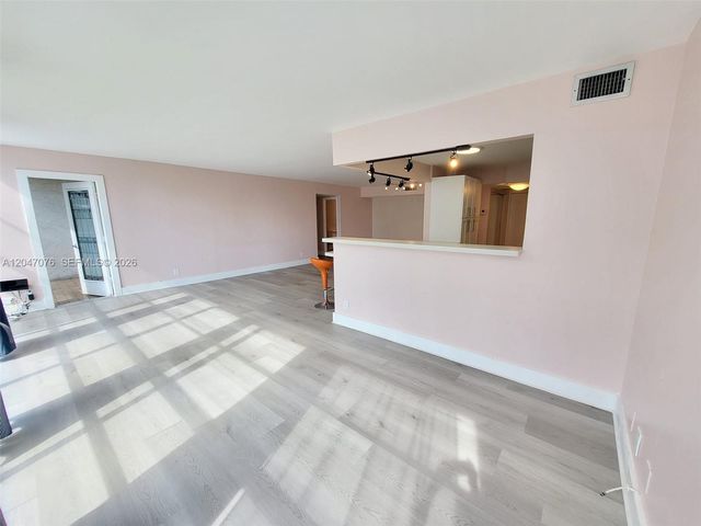501 Three Islands Blvd 310, Hallandale Beach, FL 33009