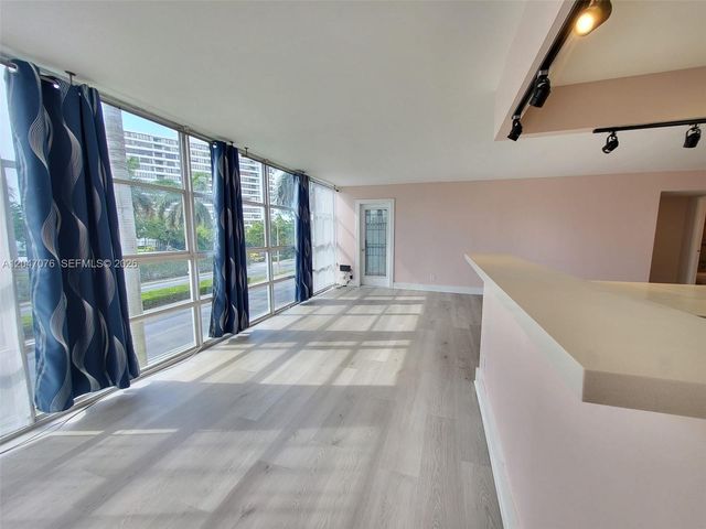 501 Three Islands Blvd 310, Hallandale Beach, FL 33009