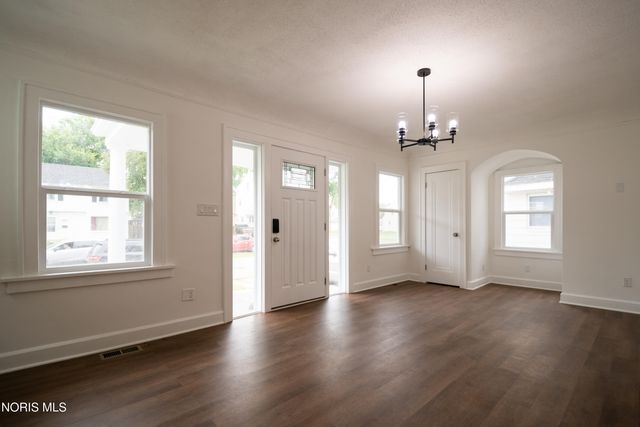 1260 Craigwood Road, Toledo, OH 43612