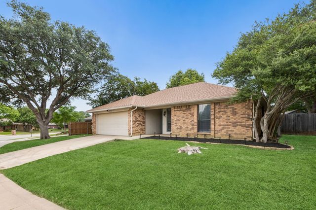 6308 Hunters Glen Drive, Watauga, TX 76148