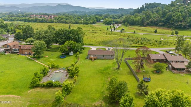 412 Apple Valley Road, Sevierville, TN 37862