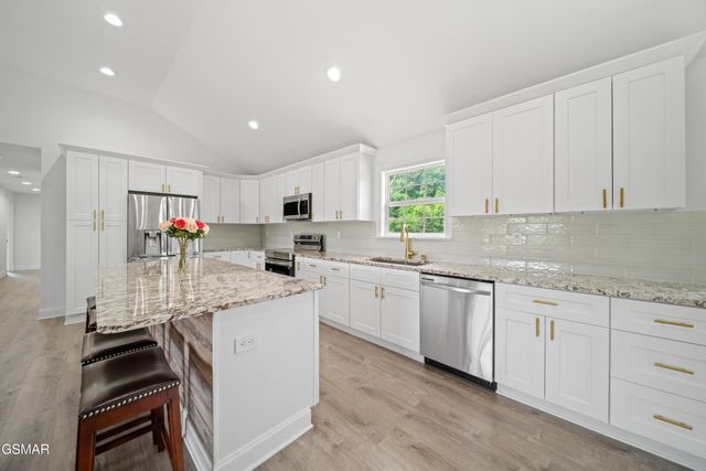 412 Apple Valley Road, Sevierville, TN 37862