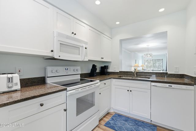 15 Deallyon Ave Apt 9, Hilton Head Island, SC 29928