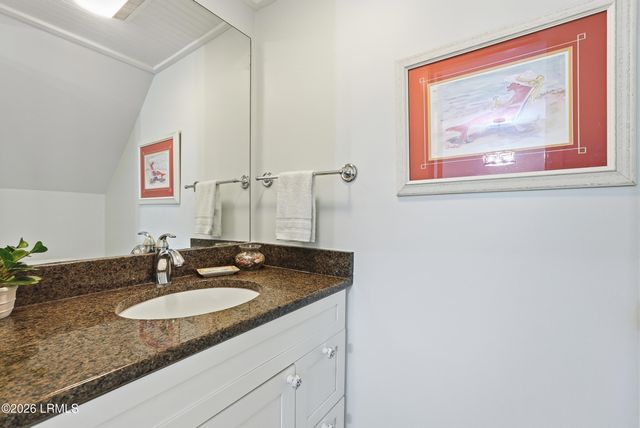 15 Deallyon Ave Apt 9, Hilton Head Island, SC 29928