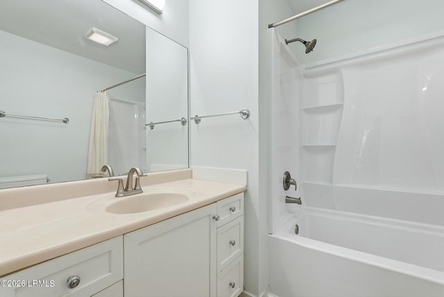 15 Deallyon Ave Apt 9, Hilton Head Island, SC 29928