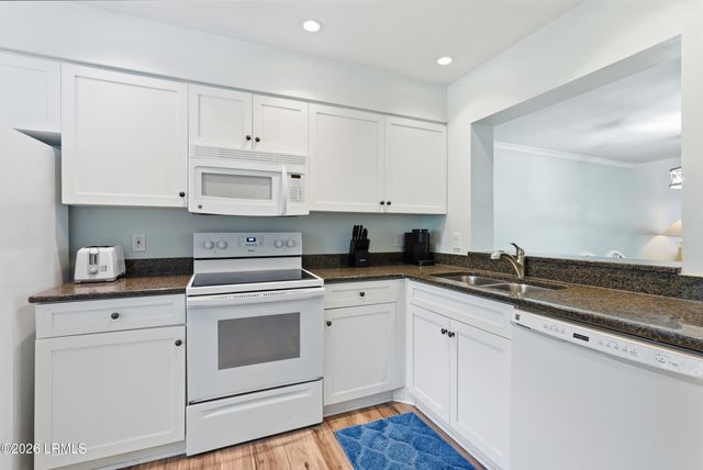 15 Deallyon Ave Apt 9, Hilton Head Island, SC 29928
