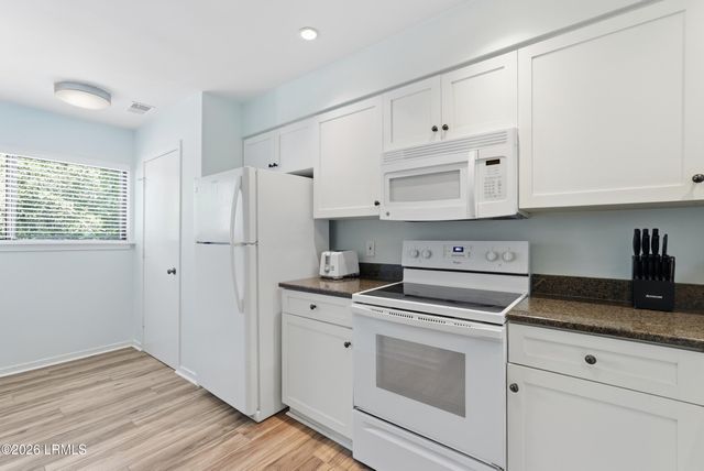 15 Deallyon Ave Apt 9, Hilton Head Island, SC 29928