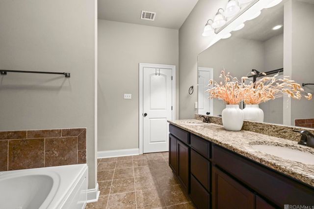 12494 Chartres Dr, Gonzales, LA 70737