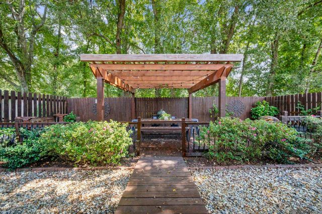 12494 Chartres Dr, Gonzales, LA 70737