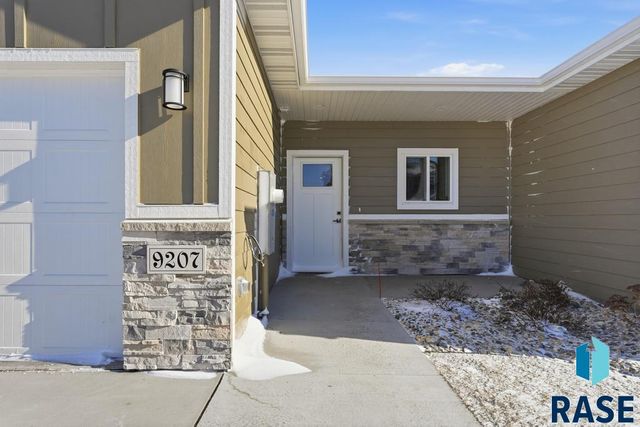9207 W Ark Pl Place, Sioux Falls, SD 57106