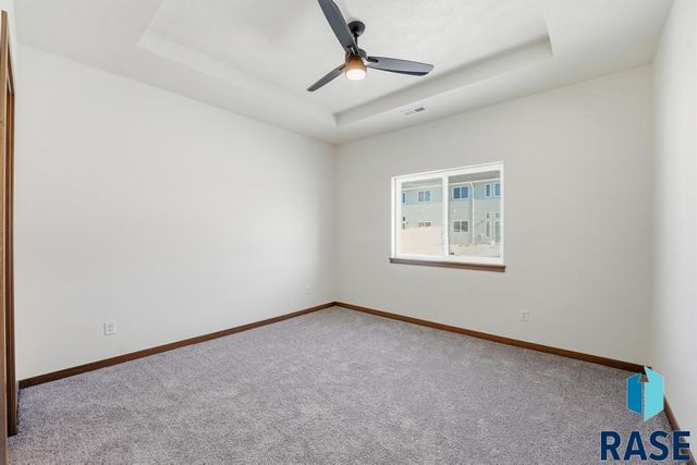 9207 W Ark Pl Place, Sioux Falls, SD 57106