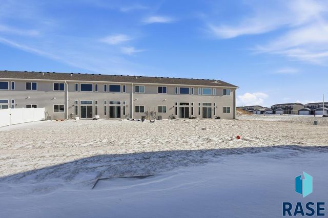 9207 W Ark Pl Place, Sioux Falls, SD 57106