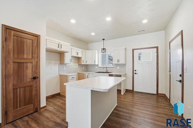 9207 W Ark Pl Place, Sioux Falls, SD 57106