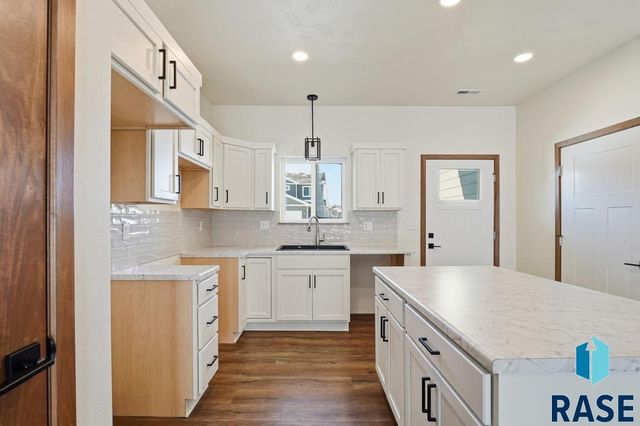 9207 W Ark Pl Place, Sioux Falls, SD 57106