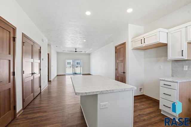 9207 W Ark Pl Place, Sioux Falls, SD 57106