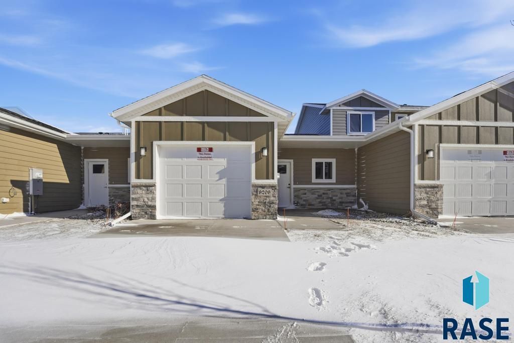 9207 W Ark Pl Place, Sioux Falls, SD 57106