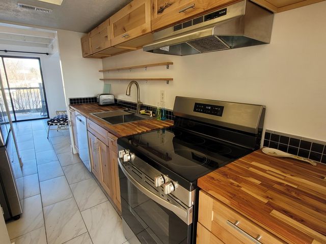 734 Worthington Forest Place, Columbus, OH 43229