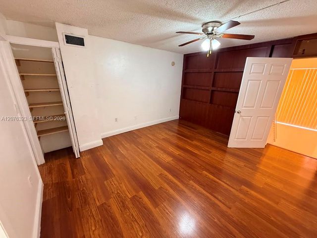 1300 W 47th Place 216A, Hialeah, FL 33012