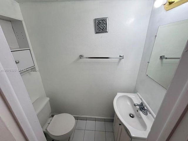 1300 W 47th Place 216A, Hialeah, FL 33012