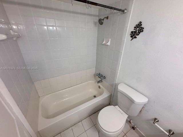 1300 W 47th Place 216A, Hialeah, FL 33012