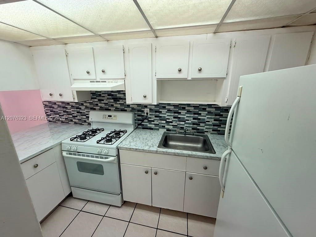 1300 W 47th Place 216A, Hialeah, FL 33012