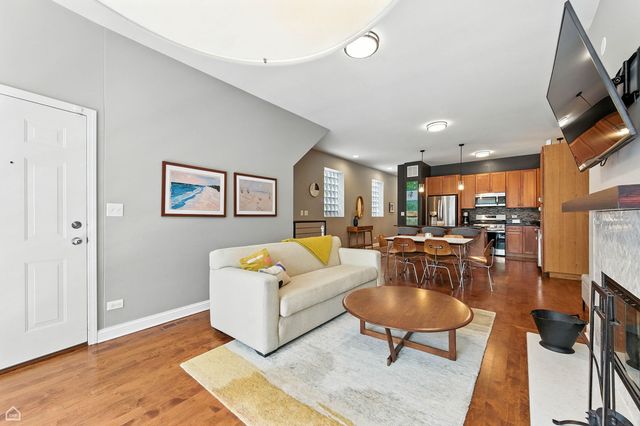 1524 W Walton Street 1, Chicago, IL 60642