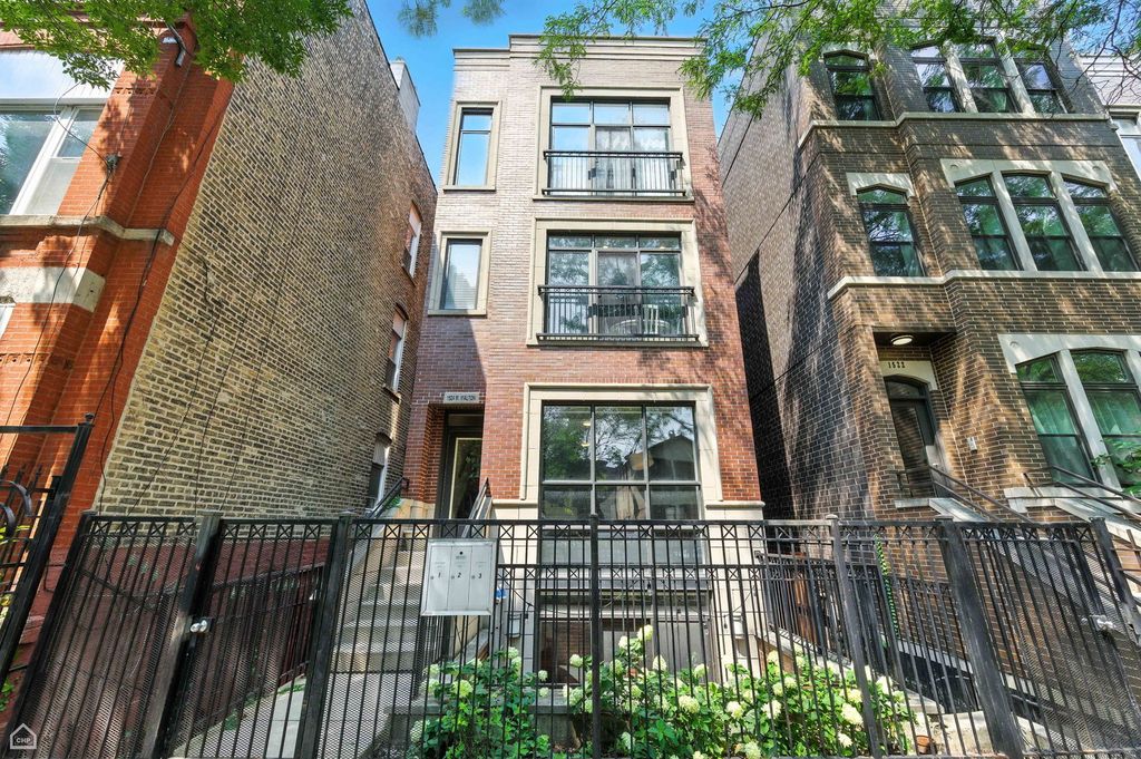 1524 W Walton Street 1, Chicago, IL 60642