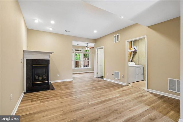 15042 DANEHURST CIR, Gainesville, VA 20155