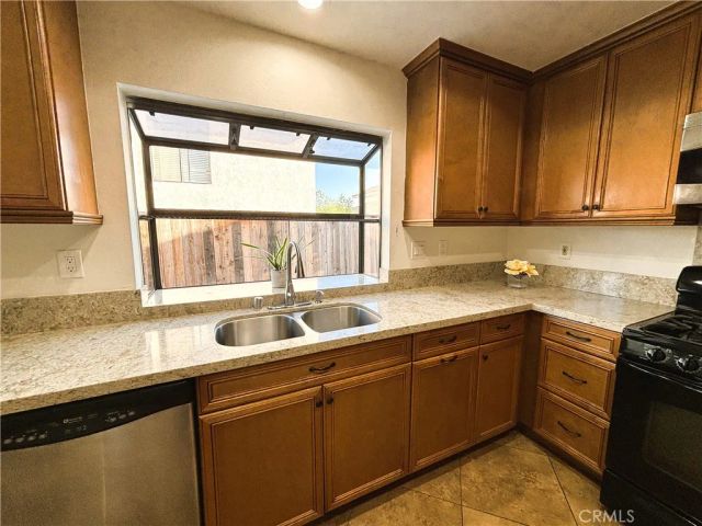 2958 Hampshire, Corona, CA 92879