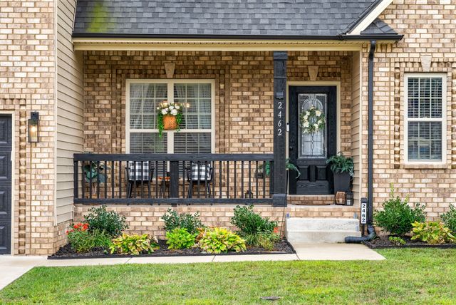 2462 Shadowood Rd, Clarksville, TN 37043