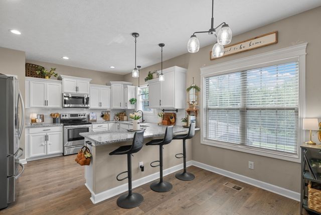 2462 Shadowood Rd, Clarksville, TN 37043