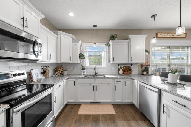 2462 Shadowood Rd, Clarksville, TN 37043