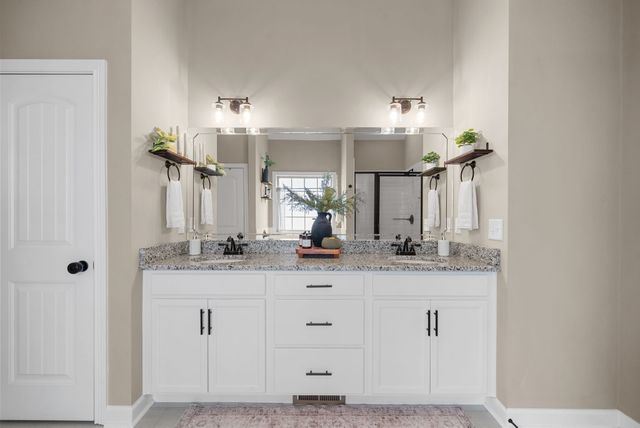 2462 Shadowood Rd, Clarksville, TN 37043