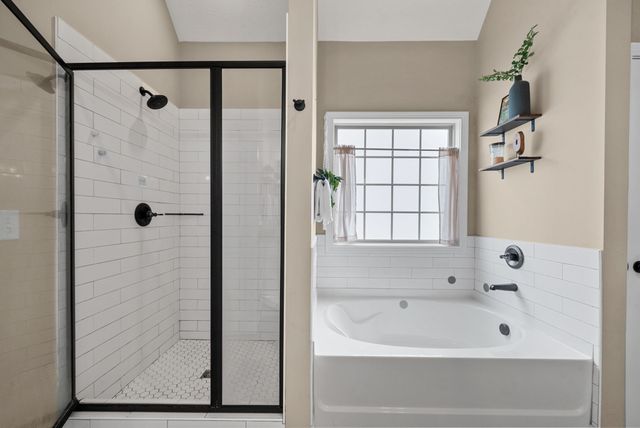 2462 Shadowood Rd, Clarksville, TN 37043